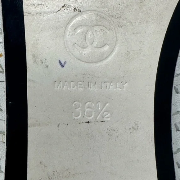 Chanel Classic Academia Black White Woven Leather CC Logo Loafer Slip On Flats - Picture 15 of 16